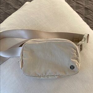 Lululemon Everywhere Belt Bag 1L White Opal